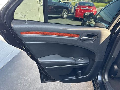 Used 2014 Chrysler 300 AWD image 18