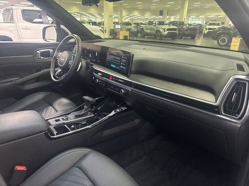 Used 2025 Kia Sorento SX Prestige image 9