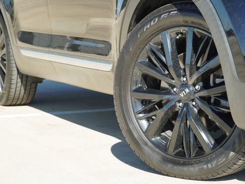 Used 2020 Kia Telluride SX w/ Towing Package image 3