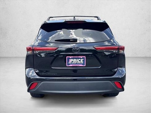 Used 2023 Toyota Highlander L FWD image 6
