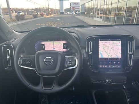 Certified 2025 Volvo XC40 B5 Plus image 17