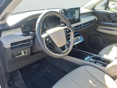 Used 2023 Lincoln Corsair AWD w/ Equipment Group 101A image 7