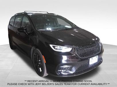 Used 2025 Chrysler Pacifica Limited