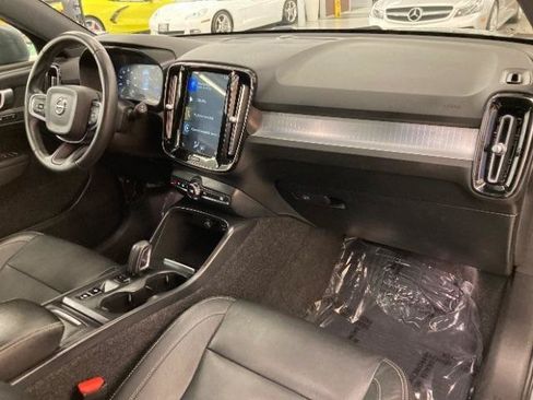 Used 2019 Volvo XC40 T5 Momentum AWD/4WD image 17