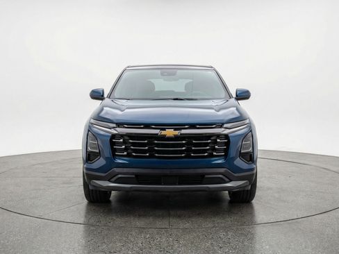 Used 2025 Chevrolet Equinox LT image 2