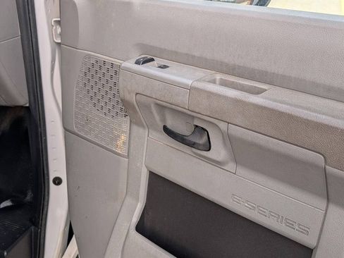 Used 2017 Ford E-450 and Econoline 450 Super Duty RWD image 25