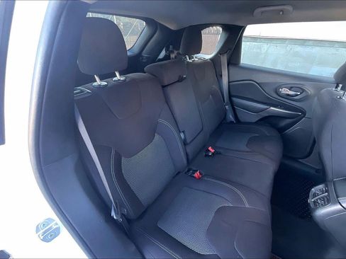 Used 2020 Jeep Cherokee Latitude w/ Cold Weather Group AWD/4WD image 24