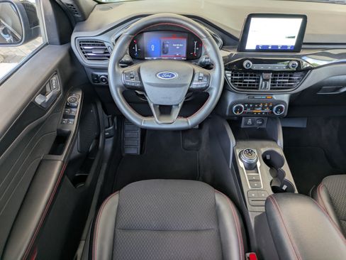 Certified 2025 Ford Escape ST-Line Select AWD/4WD image 17