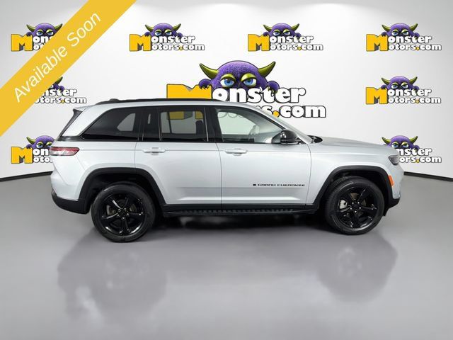 Used 2024 Jeep Grand Cherokee Limited w/ Luxury Tech Group II AWD/4WD image 4
