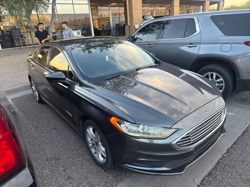Used 2018 Ford Fusion SE FWD image 3