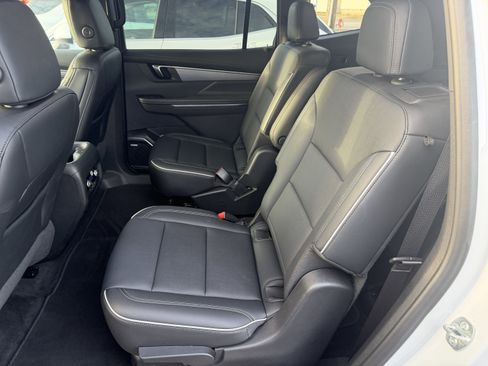 Used 2025 Buick Enclave Preferred image 11