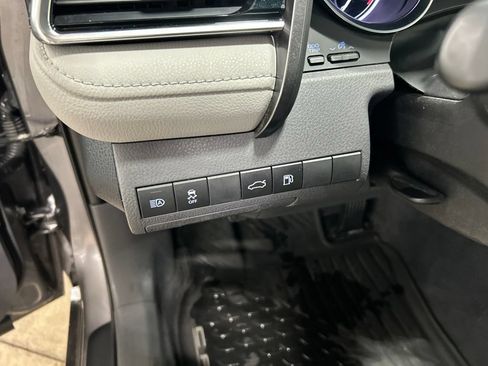 Used 2018 Toyota Camry LE FWD image 7