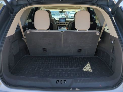 Used 2022 Lincoln Aviator Reserve w/ Equipment Group 201A image 12