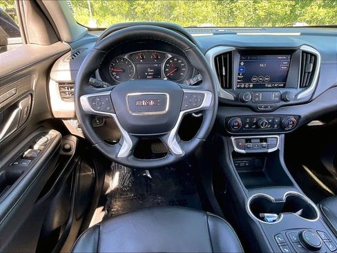 Used 2024 GMC Terrain SLT AWD/4WD image 16