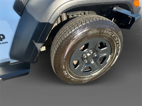 Certified 2024 Jeep Gladiator Sport image 16
