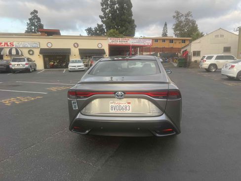 Used 2021 Toyota Mirai w/ Advanced Technology Package RWD image 3