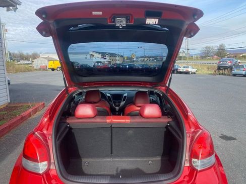 Used 2012 Hyundai Veloster w/ Style Pkg image 8