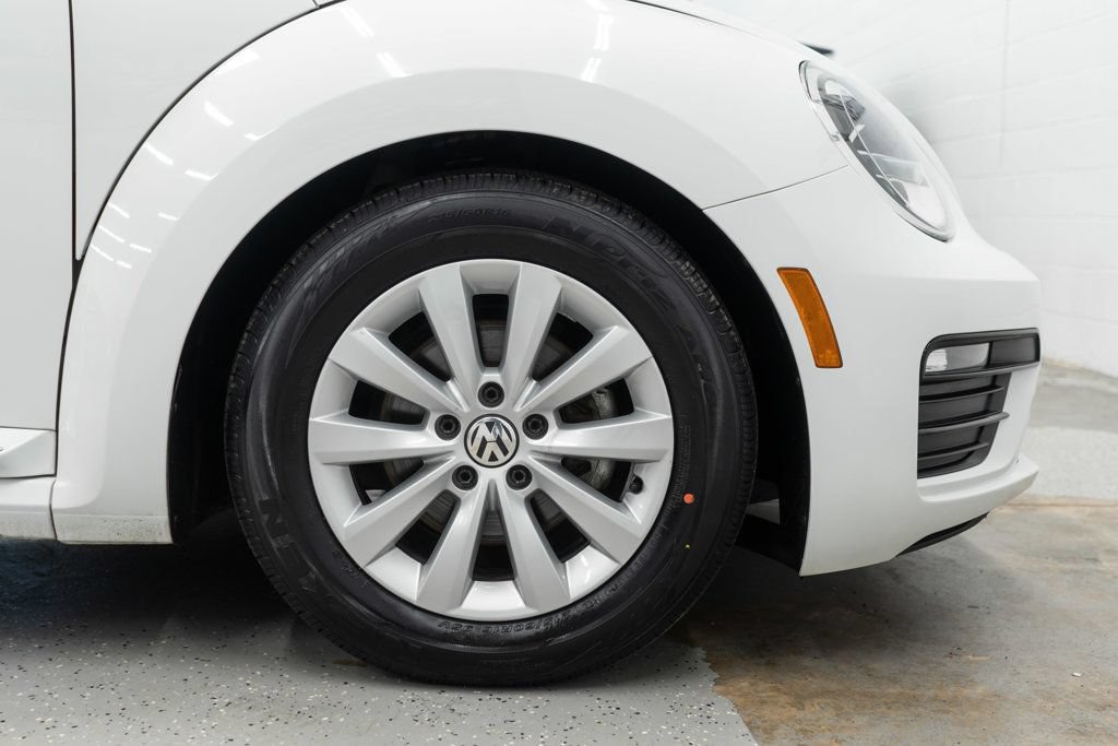 Used 2019 Volkswagen Beetle 2.0T S FWD image 30