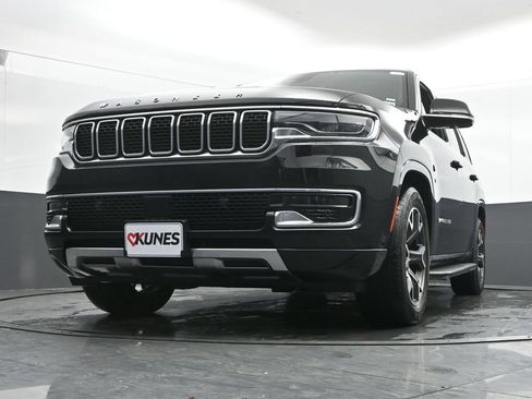 Used 2024 Jeep Wagoneer Series III AWD/4WD image 43