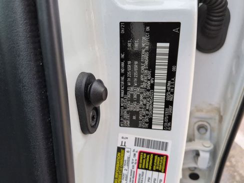 Used 2021 Toyota Highlander XLE image 38