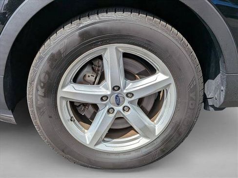 Used 2017 Ford Explorer XLT w/ Equipment Group 201A AWD/4WD image 18