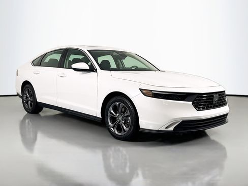 Certified 2023 Honda Accord EX image 3