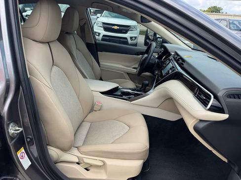 Used 2018 Toyota Camry LE FWD image 19