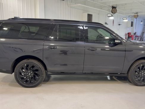New 2026 Lincoln Navigator L Reserve AWD/4WD image 2