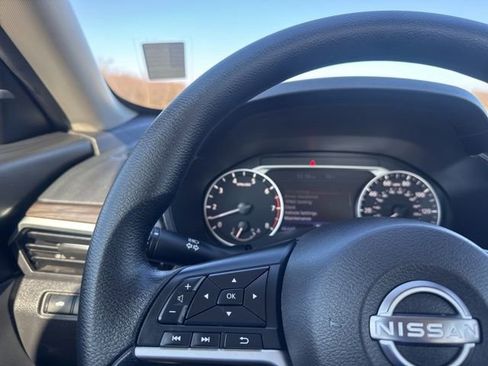 Used 2024 Nissan Altima 2.5 SV image 10