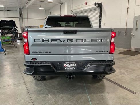 Used 2023 Chevrolet Silverado 1500 Custom Trail Boss w/ LPO, Dark Essentials Package AWD/4WD image 5