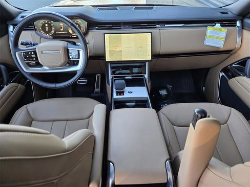 New 2025 Land Rover Range Rover Long Wheelbase SE image 9