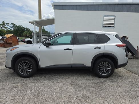 Used 2024 Nissan Rogue S FWD image 6
