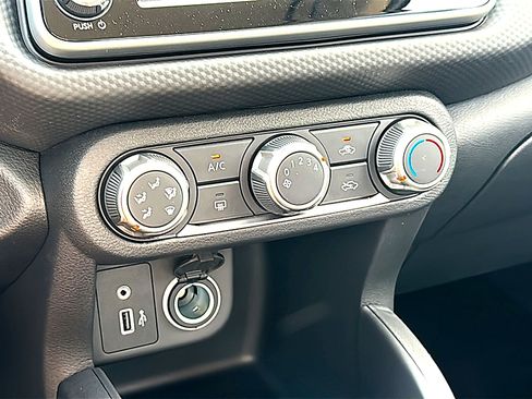 New 2025 Nissan Kicks Play S image 23