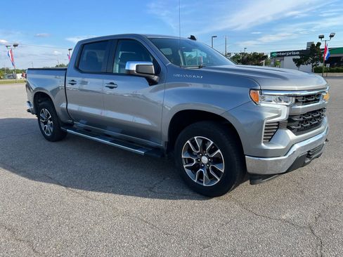 Used 2023 Chevrolet Silverado 1500 LT AWD/4WD image 7