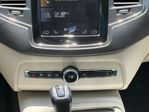 Used 2021 Volvo XC90 T5 Momentum w/ Climate Package FWD image 19