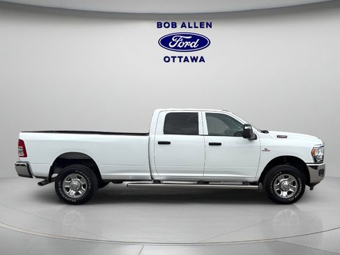 Used 2024 RAM 2500 Tradesman w/ Chrome Appearance Group AWD/4WD image 11