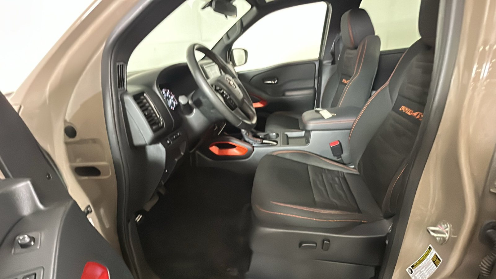 Used 2023 Nissan Frontier PRO-4X w/ Technology Package AWD/4WD image 14