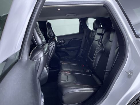 Used 2019 Jeep Cherokee Trailhawk image 21