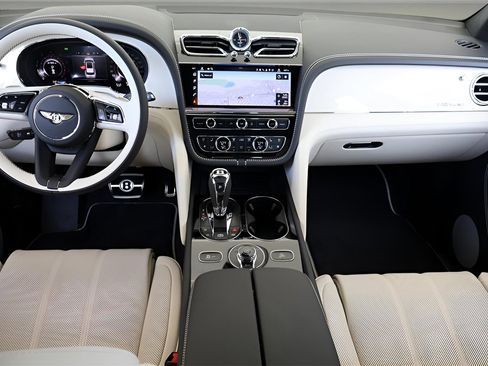 New 2025 Bentley Bentayga image 3