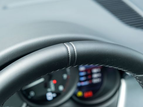 Certified 2026 Porsche Macan AWD/4WD image 32