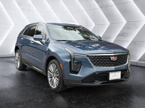 Used 2025 Cadillac XT4 Premium Luxury w/ Cold Weather Package AWD/4WD image 8