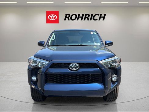 Used 2018 Toyota 4Runner SR5 AWD/4WD image 2