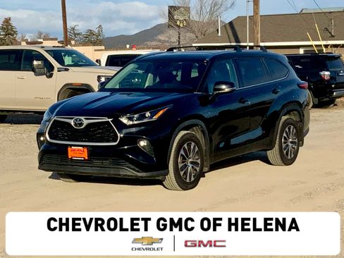 Used 2021 Toyota Highlander XLE image 1