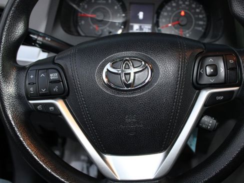 Used 2016 Toyota Sienna LE image 18
