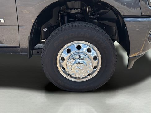 New 2026 RAM 3500 Big Horn AWD/4WD image 9