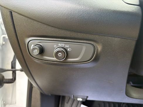 Used 2022 Chevrolet Equinox LT w/ Driver Convenience Package image 14