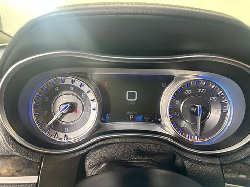 Used 2018 Chrysler 300 Limited w/ Safetytec Plus Group image 26