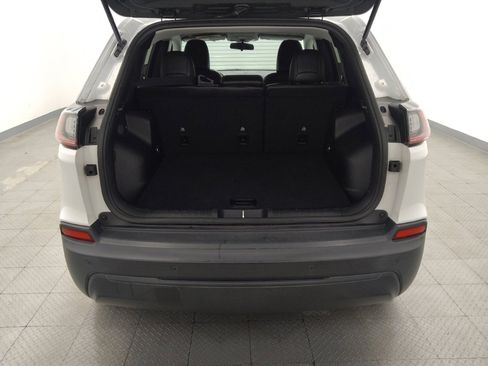 Used 2020 Jeep Cherokee Latitude Plus AWD/4WD image 29