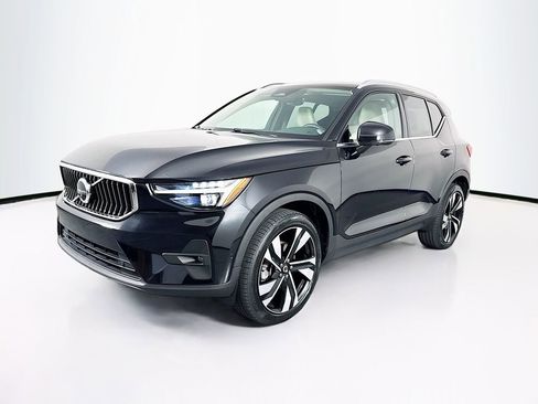 Used 2024 Volvo XC40 B5 Ultimate w/ Protection Package Premier image 3