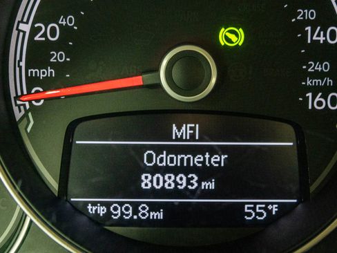 Used 2017 Volkswagen Beetle 1.8T SE FWD image 32